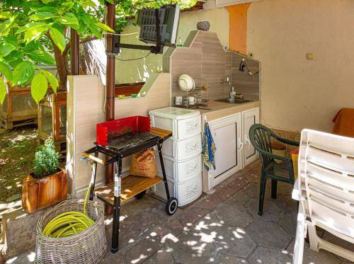 Rental apartment with terrace & yard — photo 3