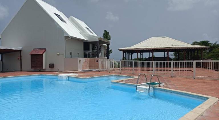 Holiday apartment with private pool & patio | Perfect for remote work | Pets allowed — photo 3