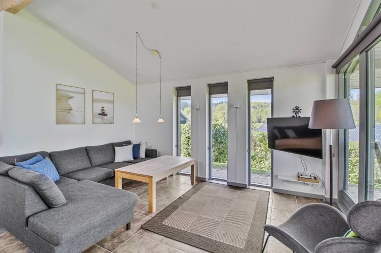 Fully equipped charming vacation home with sauna & terrace | Water view | Pets allowed — photo 2