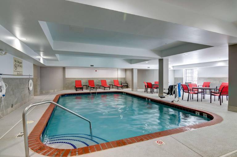 Hampton Inn Salem — photo 4