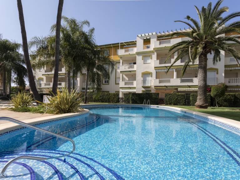 Charming Ground-Floor Apartment with Pool, Terrace & Beach Access in Denia in Denia