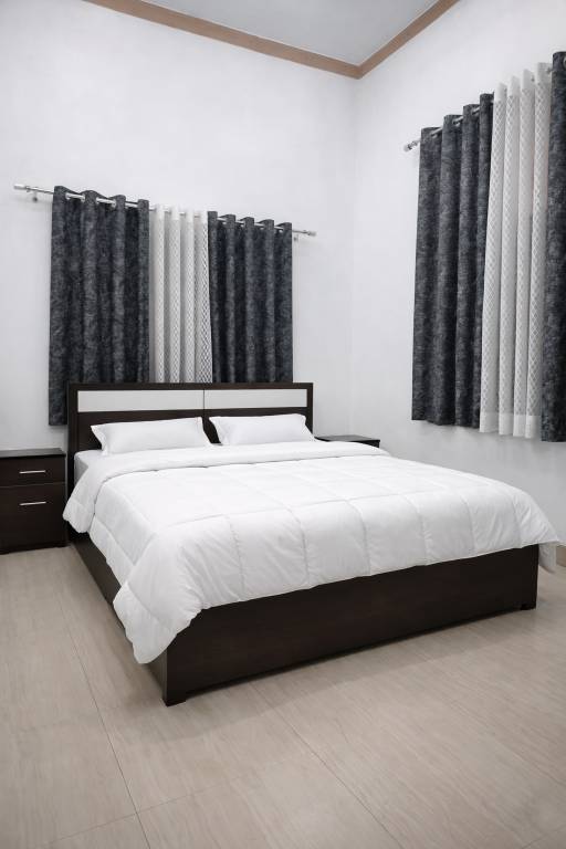 Vacation home with patio | Pets allowed in Vrindavan