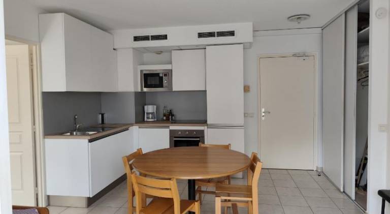 Fully equipped rental apartment with terrace & pool | Close to the beach | Pets allowed — photo 3