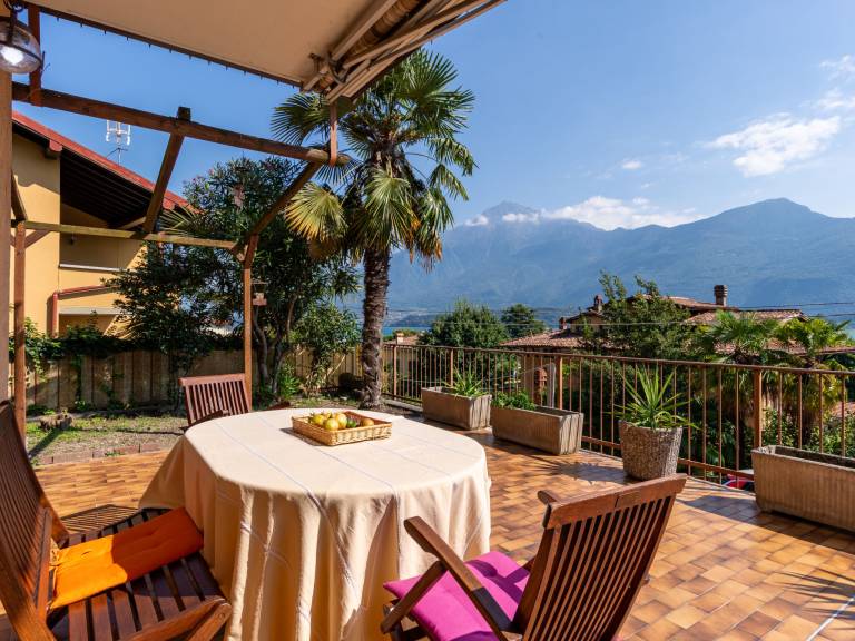 Apartment with terrace, garden & barbeque | Lake view — photo 2