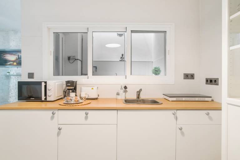 Family-oriented holiday apartment with hot tub, patio & fast internet | City view | Dogs allowed — photo 5