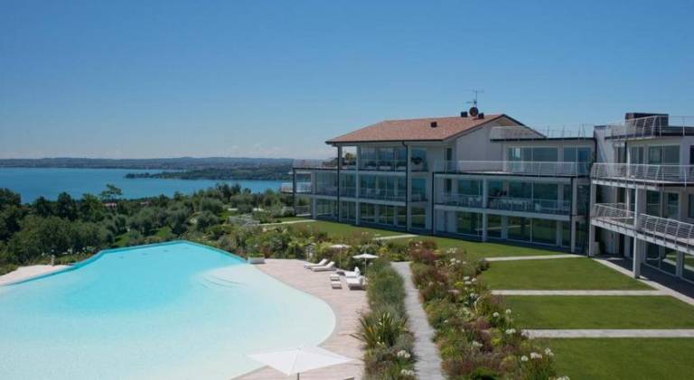 Apartment with pool in Manerba del Garda