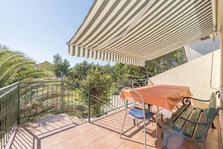 Apartment with garden & patio | Garden view — photo 2