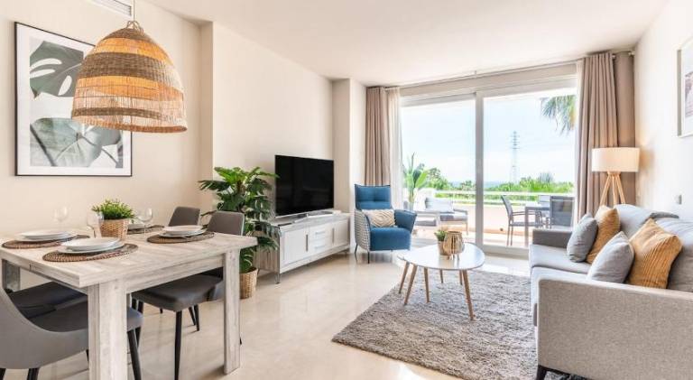 Rental apartment with pool in Estepona