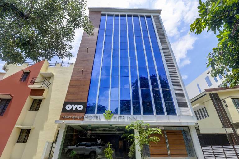Townhouse OAK SRK White Inn Near Ragigudda Sri Prasanna Anjaneyaswamy Temple