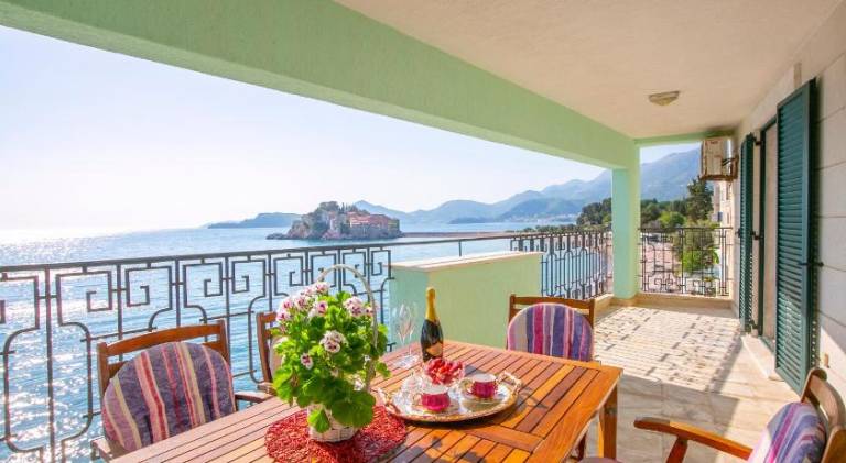 Montesan Luxury Apartments Beach Front — photo 3