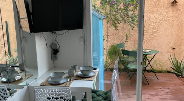 Holiday apartment with patio & garden — photo 3