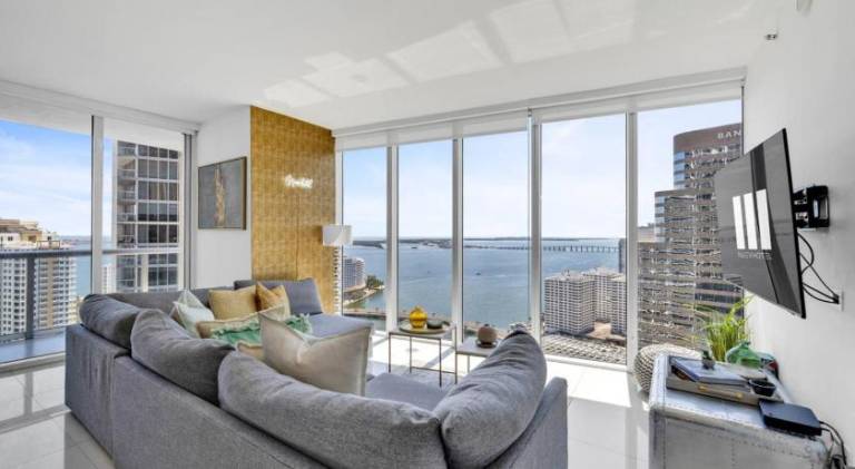 House with jacuzzi & pool | Near Bayfront Park | Perfect for remote work in Miami, FL