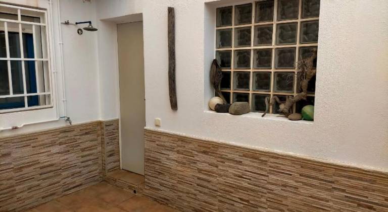 Apartment with patio — photo 4