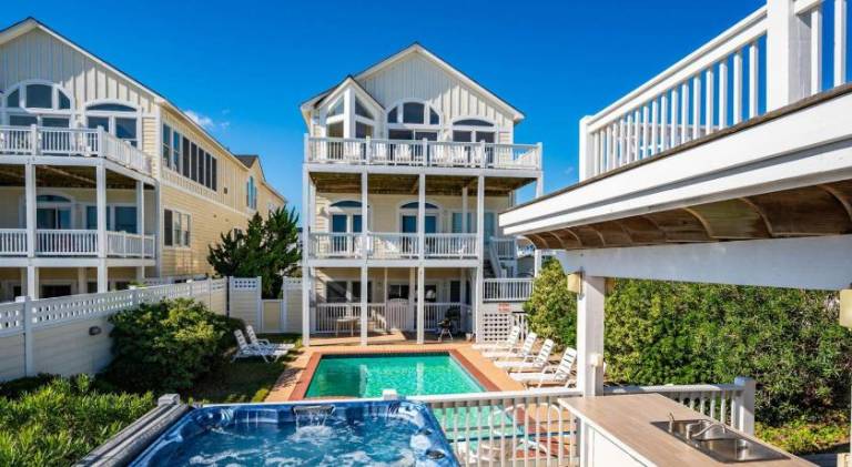 Royal Palace 12 Bedroom Oceanfront Home — photo 4