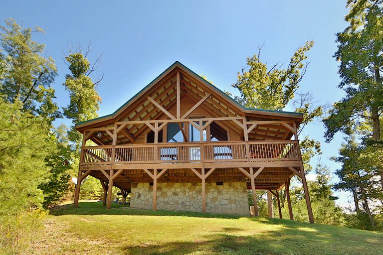 Secluded Pet Friendly Pool Table Arcade Hot Tub WiFi in Sevierville, TN