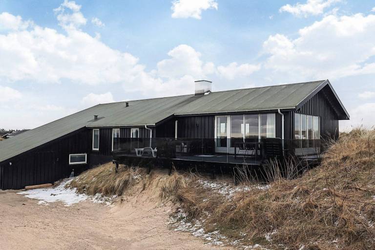 Fully equipped ample vacation home with sauna | Close to the beach | Pets are welcome in Lokken