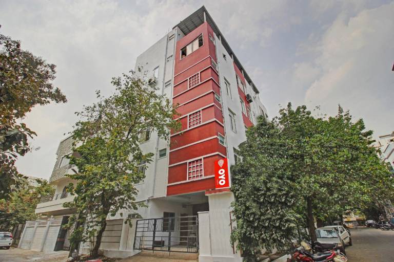 Hotel O Sri Residency Near Hyderabad Central in Banjar