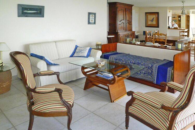 Vacation home with yard & terrace — photo 3