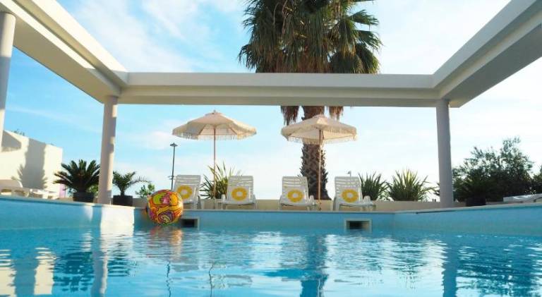 Holiday apartment with patio, yard & pool — photo 2