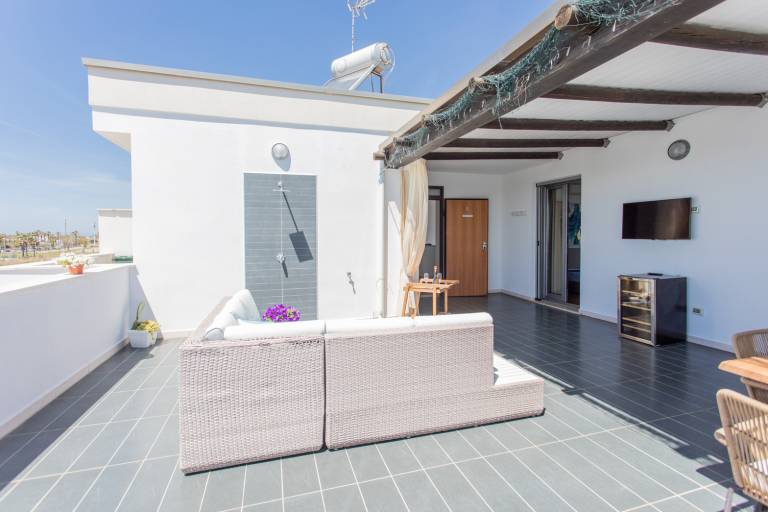 Holiday apartment with patio — photo 5