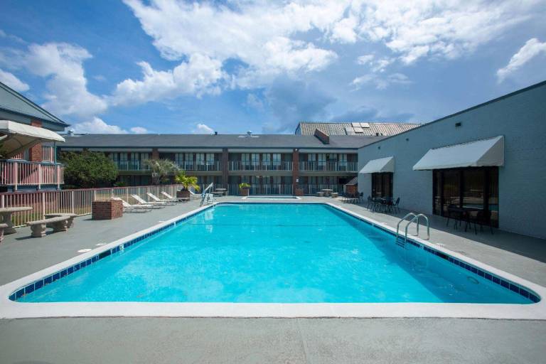 Days Inn by Wyndham Mobile I-65 — photo 2