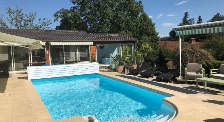 Vacation home with hot tub & pool — photo 3