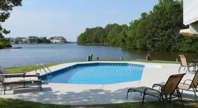 House with pool | Pets are welcome — photo 4