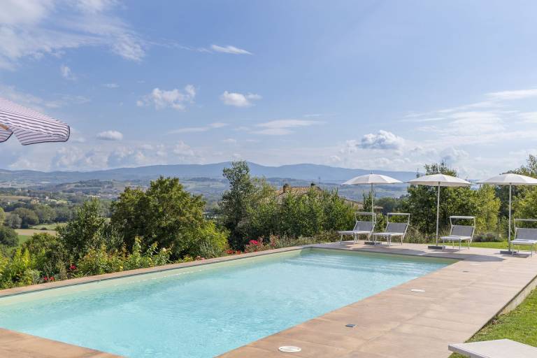 Villa with BBQ, terrace & private pool in Todi