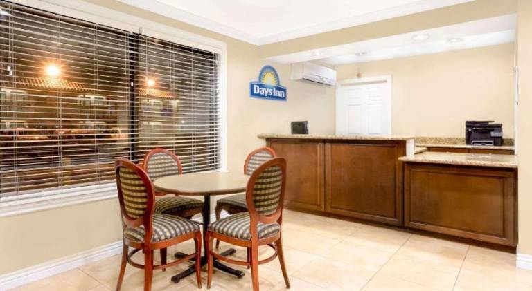 Days Inn by Wyndham Kingman East — photo 3