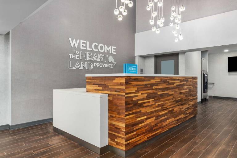 Hampton Inn & Suites by Hilton Toronto Downtown — photo 4