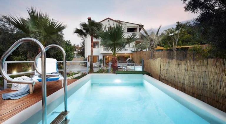 Villa with pool — photo 3