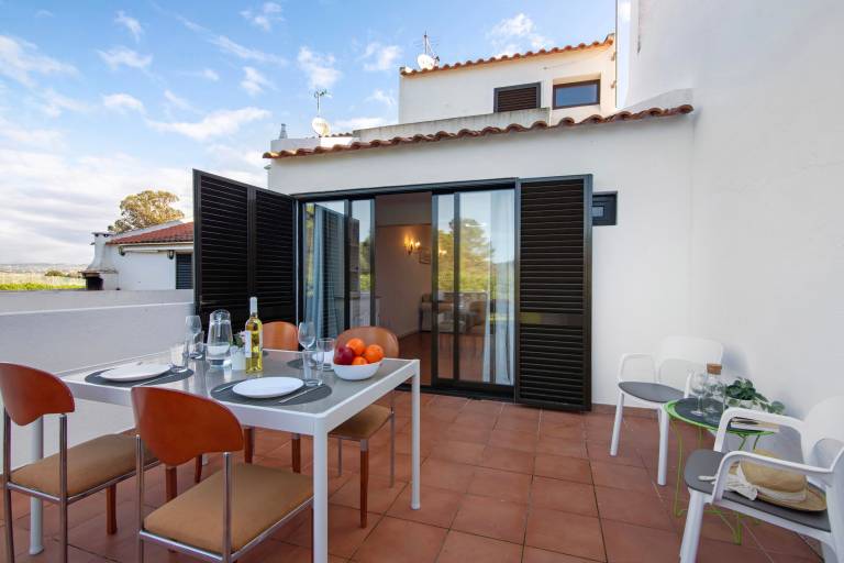 Fully equipped house with fast internet, patio & yard | Next to the beach | Dogs allowed in Albufeira