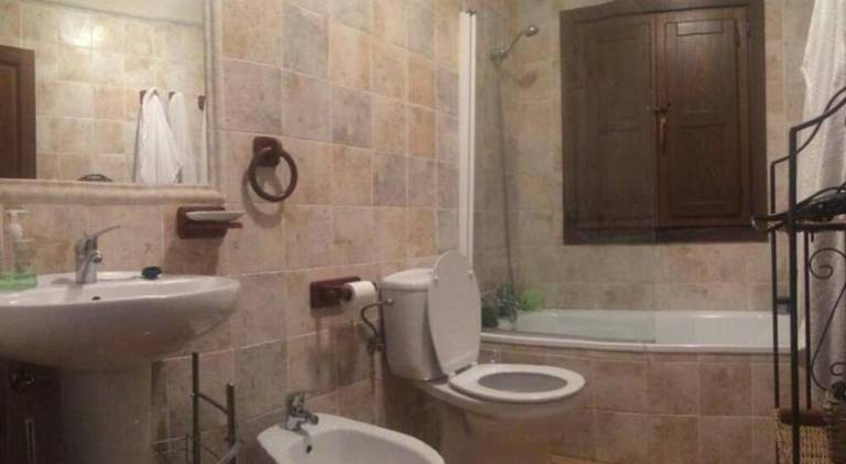 Charming house with yard & patio | Pets are welcome — photo 2