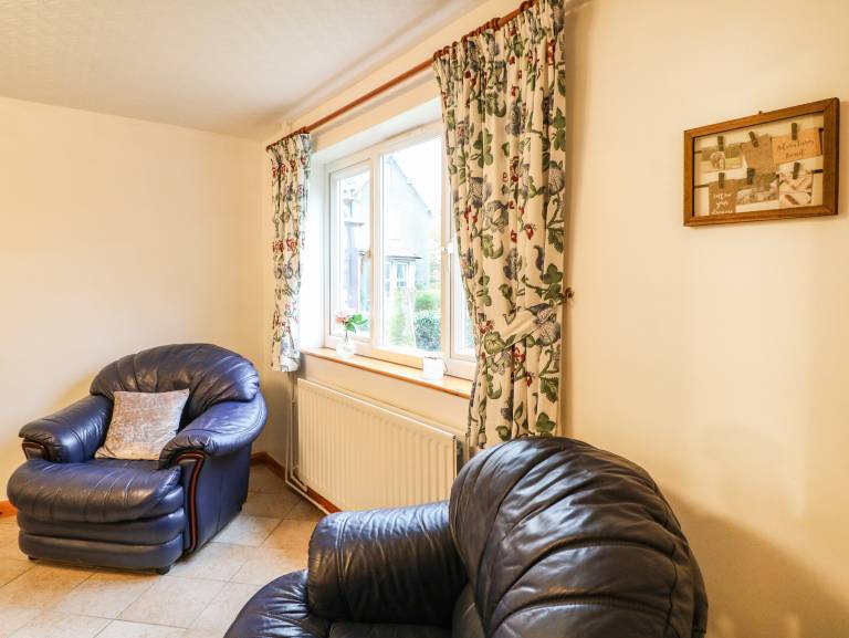 Family-oriented cottage with yard | Pet-friendly — photo 4