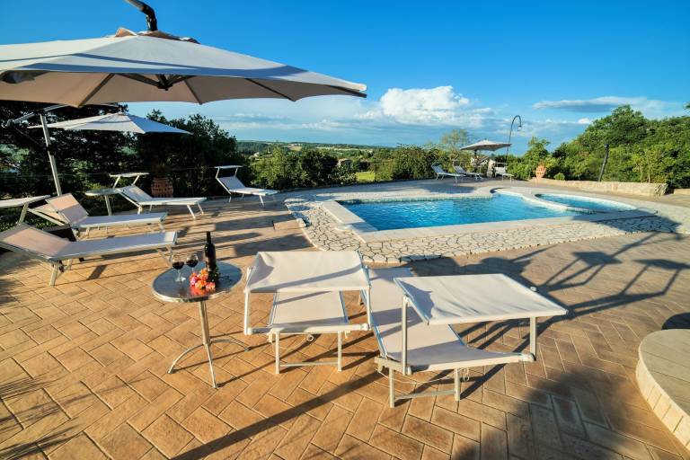 Fully equipped villa with garden, jacuzzi & pool | Dogs allowed — photo 3