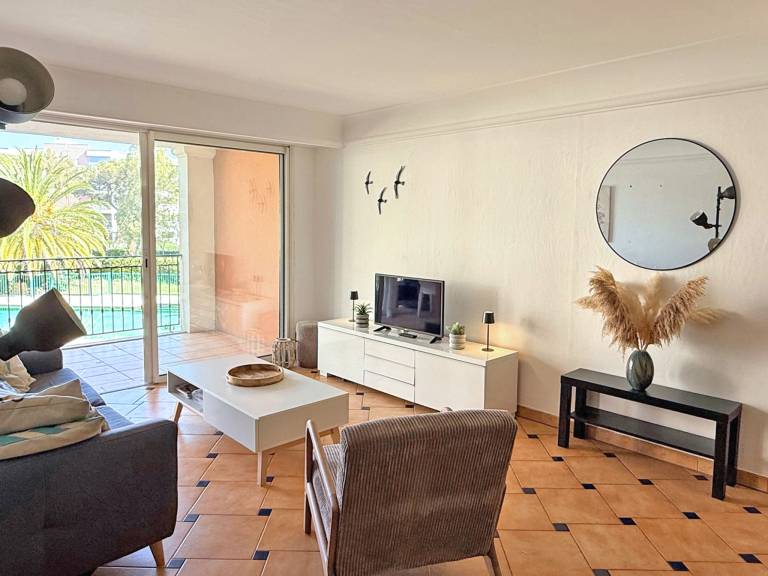 Apartment with terrace & pool — photo 4