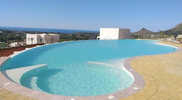 Villa with pool, yard & patio | Perfect for remote work — photo 5