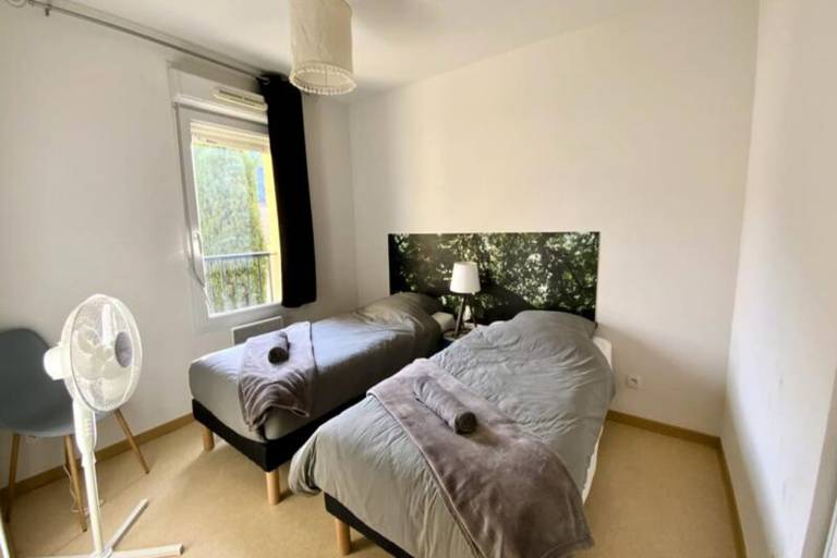 Rental apartment with yard, patio & pool | Pets allowed — photo 3