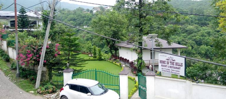 Apartment with yard & patio — photo 5