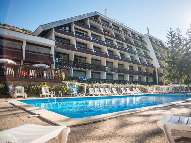 Studio with heated pool in Monetier-les-Bains