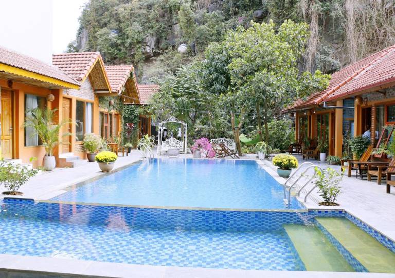 Rental apartment with patio, hot tub & pool | Water view in Hoa Lu