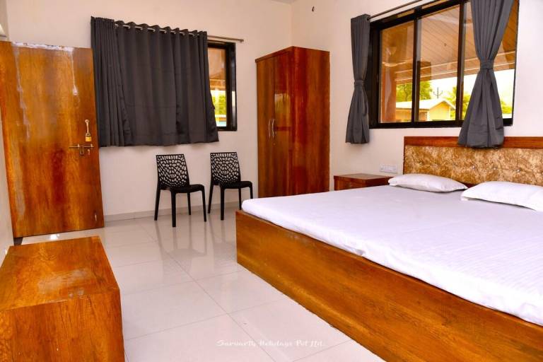 Bungalow with pool, yard & barbecue | Suitable for remote work — photo 2