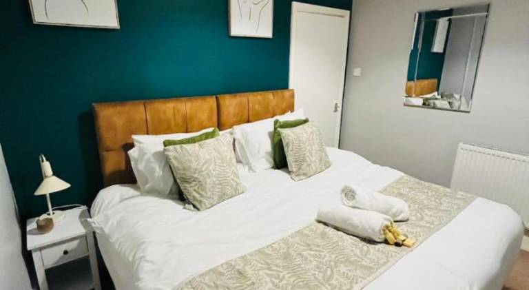 Prime location Clifton 2 bed self contained spacious garden apartment — photo 2