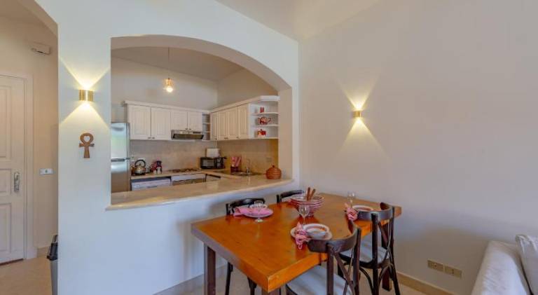 Holiday apartment with pool — photo 4