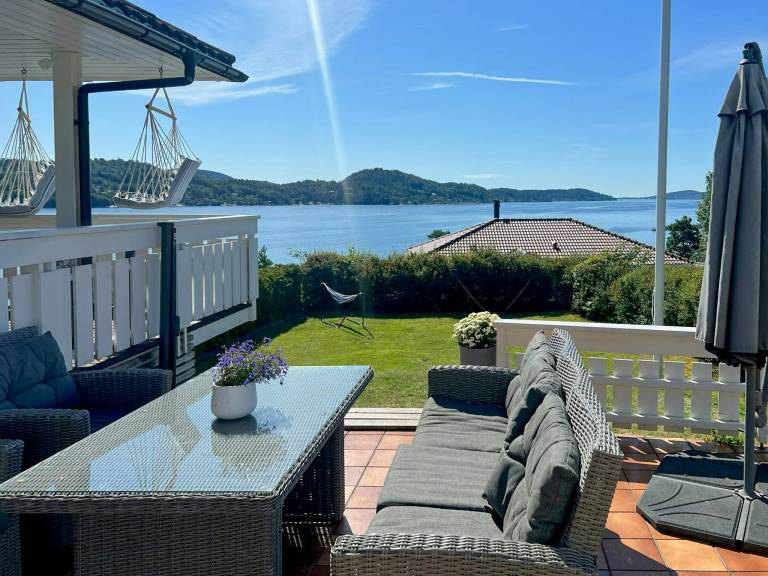 House with terrace, yard & barbecue | Sea view | Suitable for remote work in Skien