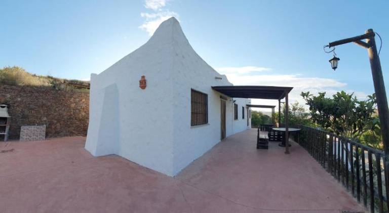 House with patio, yard & barbecue | Dogs allowed — photo 2