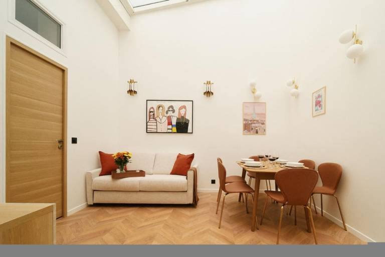 Holiday apartment with hot tub in Montrouge