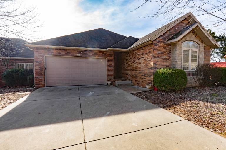 4BR WALK-IN Game Room! Hot tub FREE TICKETS INCLUDED! (DV-164R) in Branson, MO