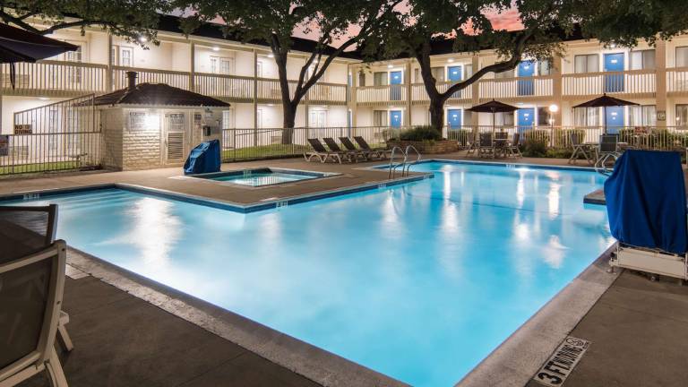 Motel 6 Addison, TX - Dallas — photo 2