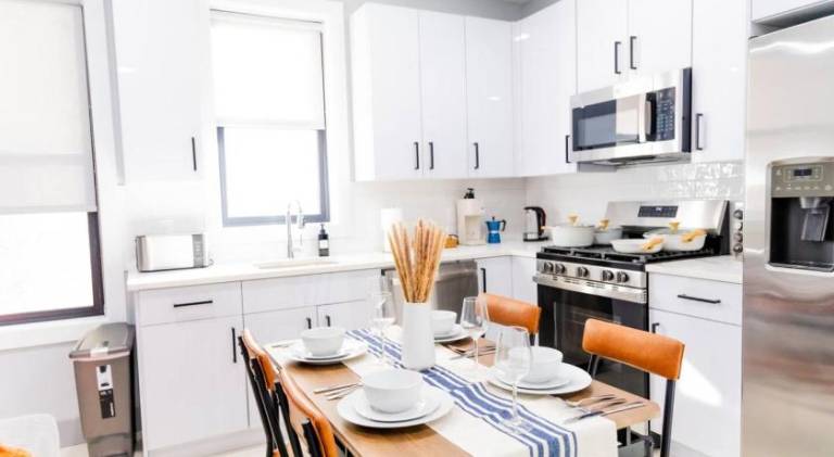 Modern 1 Bedroom Apt with Quick NYC Access and Free Parking — photo 3
